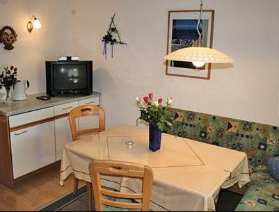 Gaestehaus Resi イェルツェンス エクステリア 写真