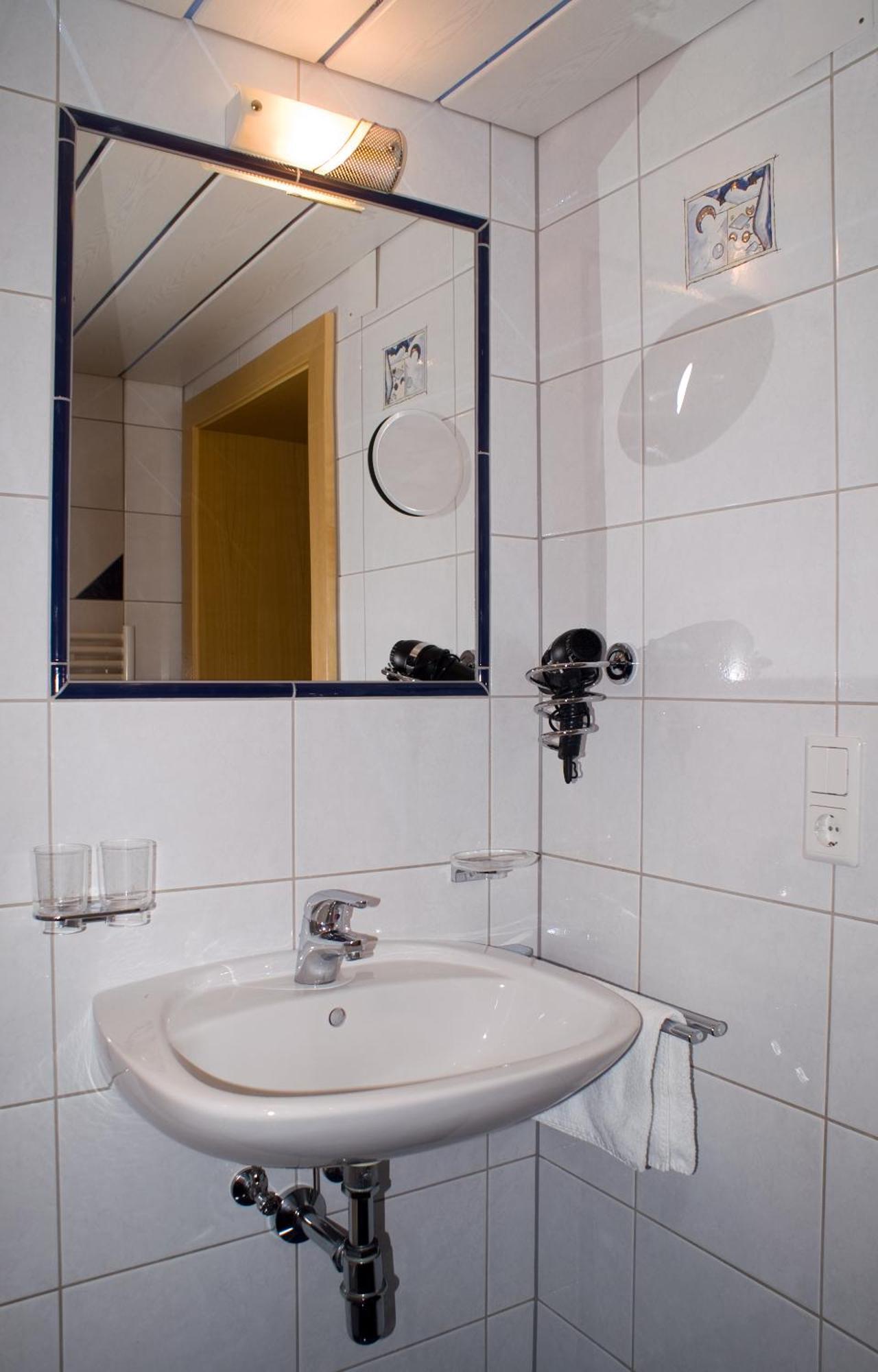 Gaestehaus Resi イェルツェンス エクステリア 写真