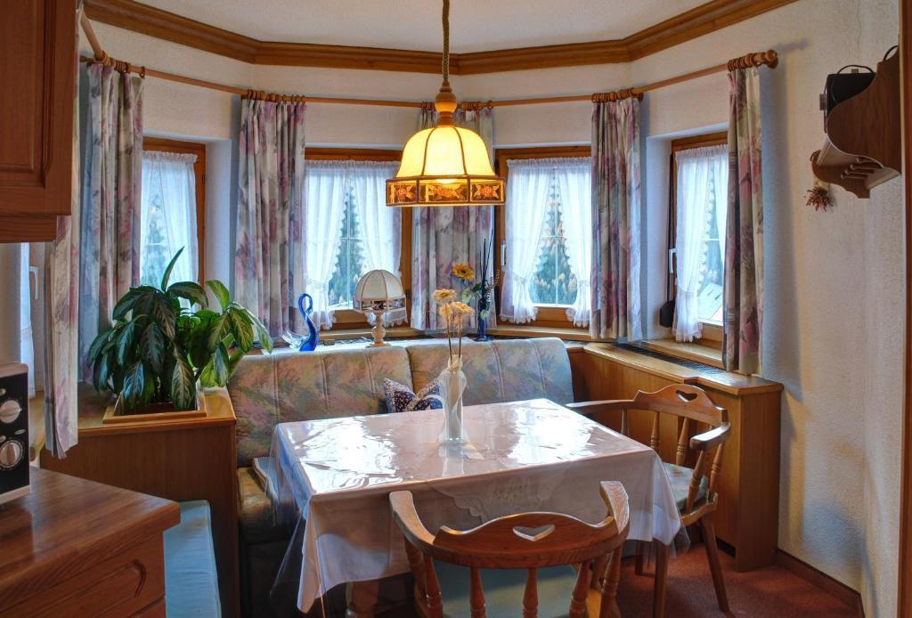 Gaestehaus Resi イェルツェンス エクステリア 写真