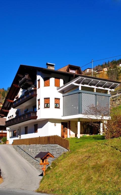 Gaestehaus Resi イェルツェンス エクステリア 写真