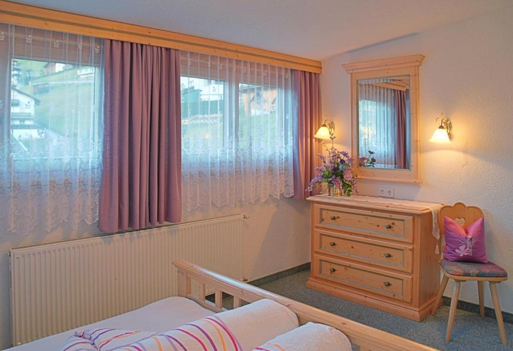 Gaestehaus Resi イェルツェンス エクステリア 写真